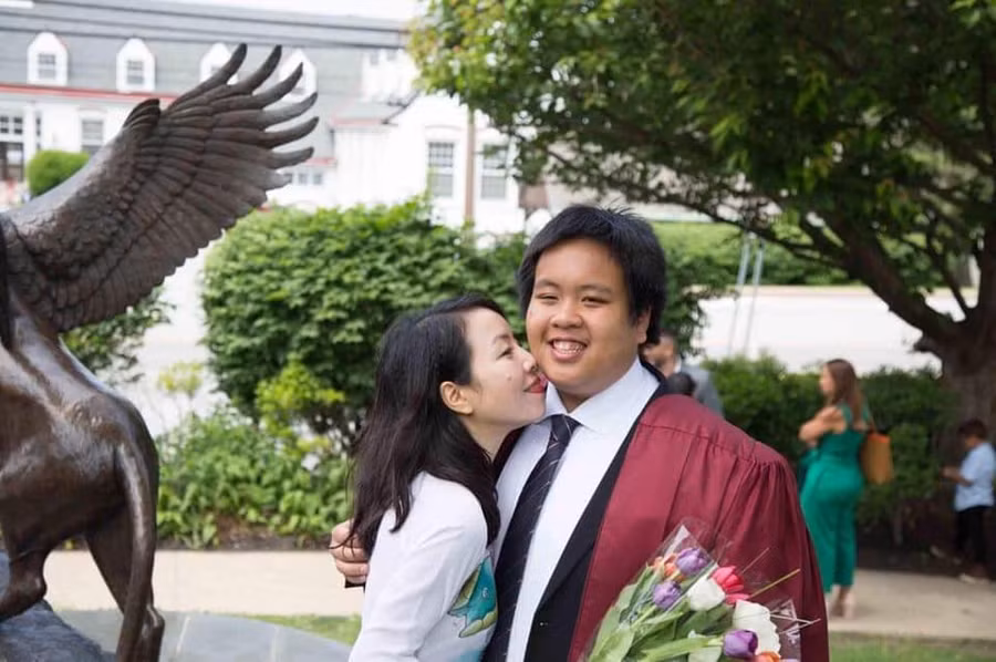 Đỗ Nhật nam và mẹ.
