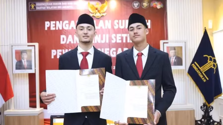 Bộ đôi cầu thủ sinh ra tại Hà Lan là Ivar Jenner và Rafael Struick đã được cấp quốc tịch Indonesia. Ảnh: Bola. Bộ đôi cầu thủ sinh ra tại Hà Lan là Ivar Jenner và Rafael Struick đã được cấp quốc tịch Indonesia. Ảnh: Bola.