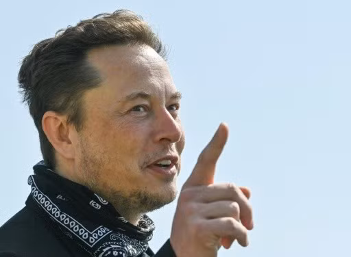 Elon Musk công bố robot giống người Tesla Bot