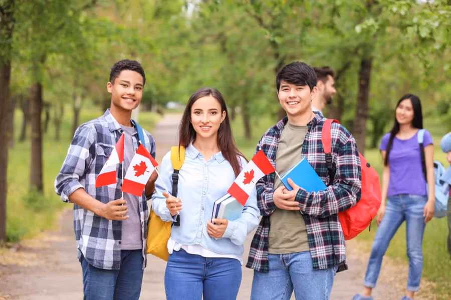 Khả năng phục hồi giáo dục quốc tế tại Canada bị tác động bởi tình trạng tồn đọng đơn xin cấp thị thực.