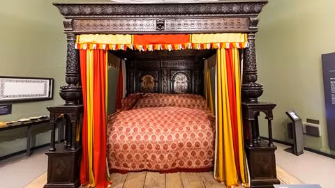 'Chiếc giường Vĩ đại' nổi tiếng đến độ được Shakespeare nhắc đến của Anh. Ảnh: BBC.com