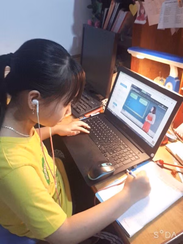 Giờ học trực tuyến của học sinh Lào Cai Giờ học trực tuyến của học sinh Lào Cai