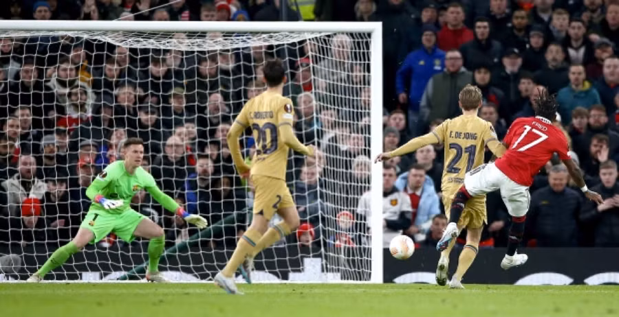 Thắng ngược Barca, Man Utd ‘mở hội’ tại Old Trafford ảnh 2