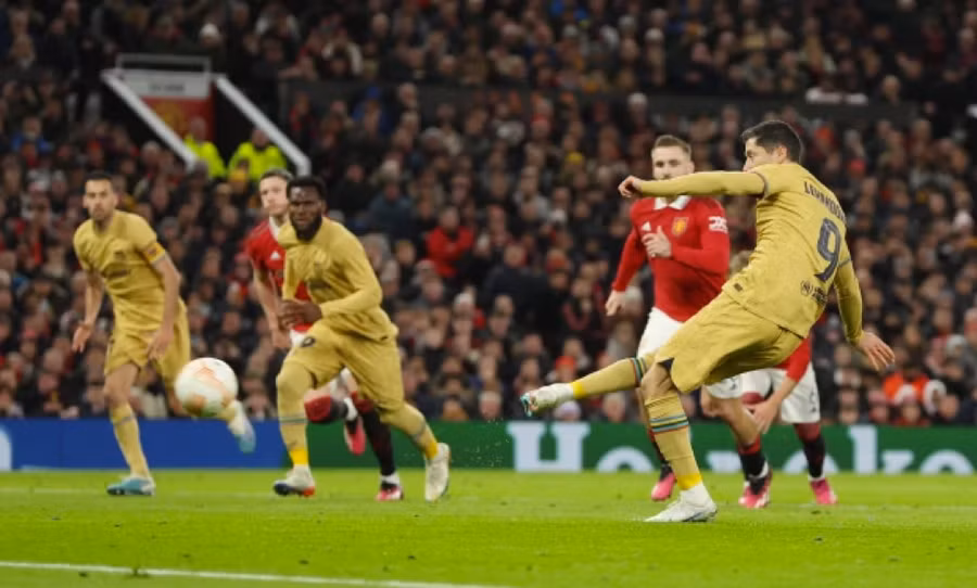 Thắng ngược Barca, Man Utd ‘mở hội’ tại Old Trafford ảnh 1