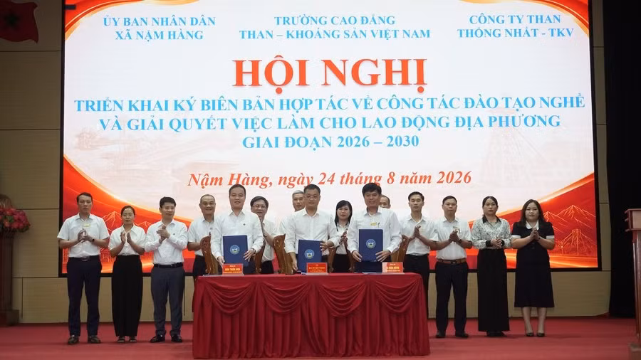 Ký biên bản hợp tác đào tạo nghề.