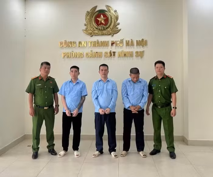 Nhóm bị can cưỡng đoạt tài sản. (Ảnh: Đức Tâm).