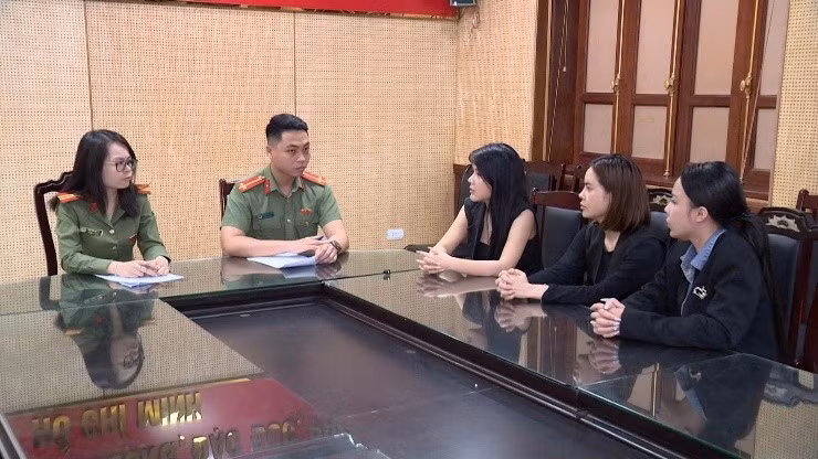 Các đối tượng tại cơ quan điều tra.(Ảnh: CAHN).