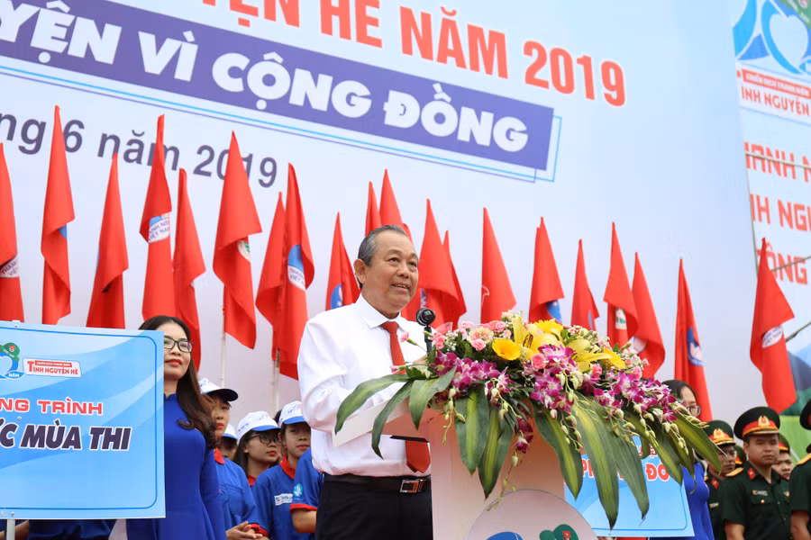 Đồng chí Trương Hòa Bình - Ủy viên Bộ Chính trị, Phó Thủ tướng Thường trực Chính phủ phát biểu tại Lễ ra quân. Đồng chí Trương Hòa Bình - Ủy viên Bộ Chính trị, Phó Thủ tướng Thường trực Chính phủ phát biểu tại Lễ ra quân.
