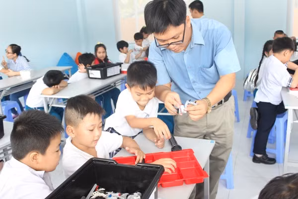 Các địa phương đang tập trung nguồn lực để đáp ứng Chương trình giáo dục phổ thông mới Các địa phương đang tập trung nguồn lực để đáp ứng Chương trình giáo dục phổ thông mới