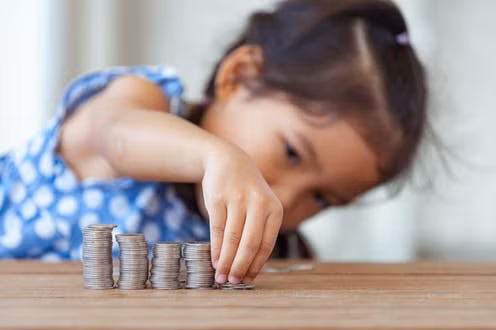 Nhiều trẻ sẵn sàng chia sẻ với người khác. Ảnh minh hoạ