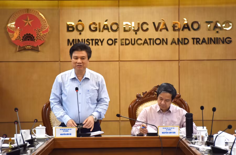 Thứ trưởng Nguyễn Hữu Độ phát biểu tại cuộc họp.