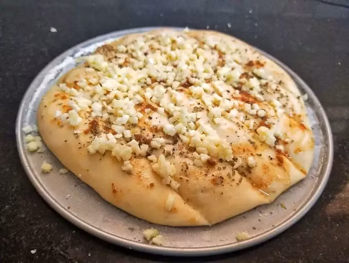3 cách làm bánh mì bơ tỏi cực đơn giản, ai cũng có thể làm được ảnh 1