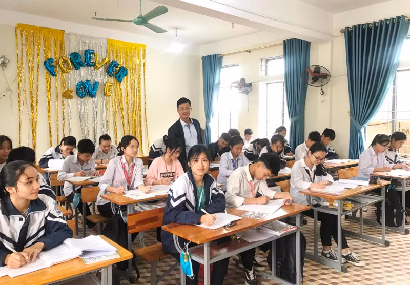Việc nâng cao chức danh nghề nghiệp đối với giáo viên là phù hợp nằm trong quy định của Luật Viên chức.