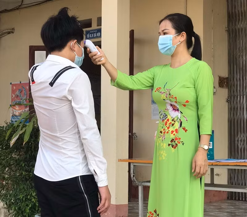 Học sinh Trường THCS Thanh Hồng (Thanh Hà, Hải Dương) ngày đầu đến trường sau kỳ nghỉ Tết. Ảnh: NTCC