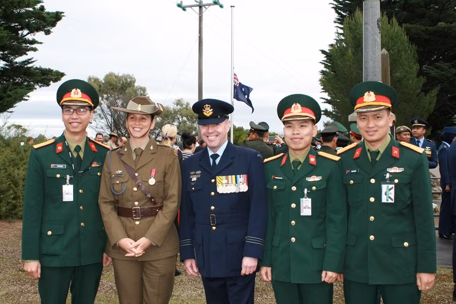 Các học viên Quân đội Việt Nam tại Căn cứ Không quân Williams, Laverton, Australia - năm 2017 Các học viên Quân đội Việt Nam tại Căn cứ Không quân Williams, Laverton, Australia - năm 2017