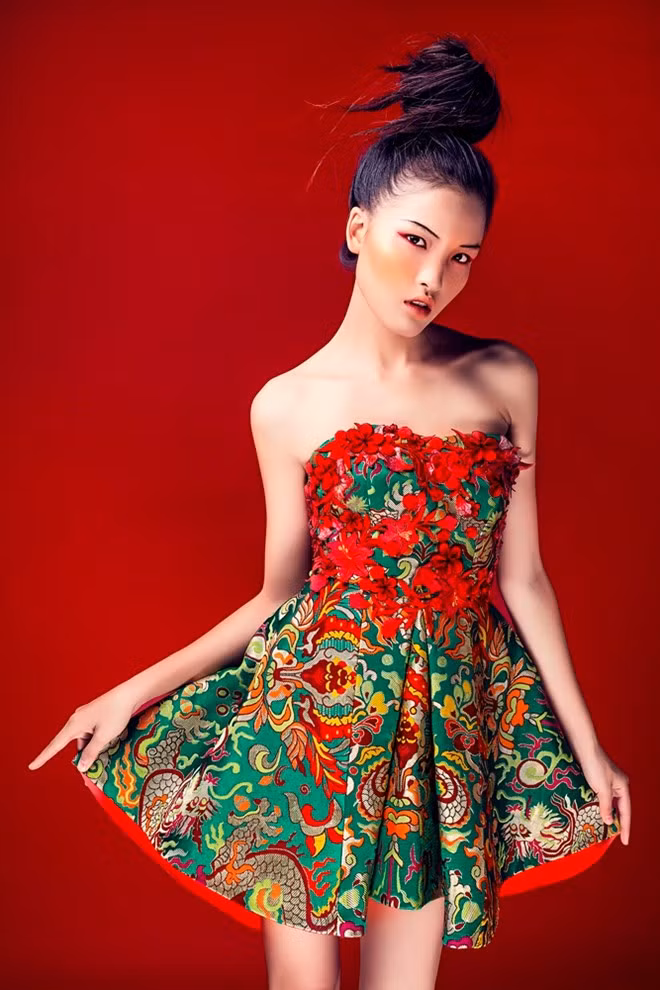 Bốn người mẫu Việt cùng “tấn công” các kinh đô thời trang quốc tế ảnh 4