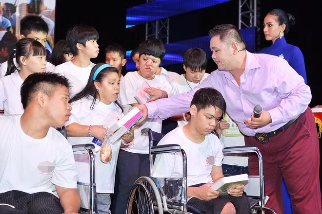 Minh Béo từng hết lòng vì trẻ em mồ côi, cơ nhỡ ảnh 1 minh beo bi bat tai my baogiaothong.vn1