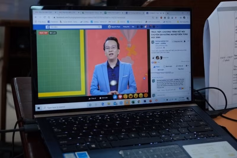 Chương trình livestream tư vấn, hướng nghiệp trực tuyến với sự tham gia của hàng nghìn học sinh lớp 12 ở TP Cần Thơ.