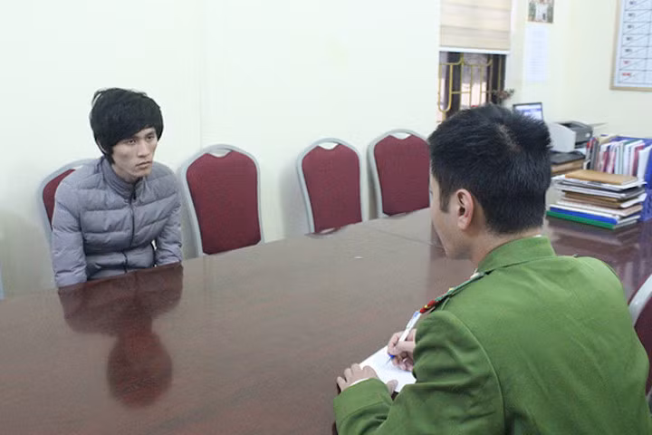 Ham đổi đời, hàng loạt cô gái bị "tú ông" 9x bán thẳng sang Trung Quốc