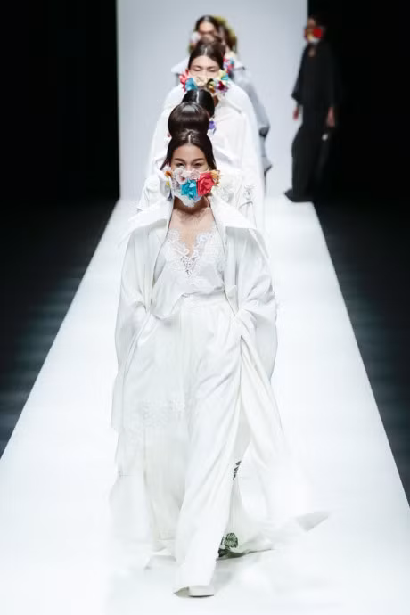 Thanh Hang lam vedette noi bat giua dan mau Nhat Ban - Anh 12