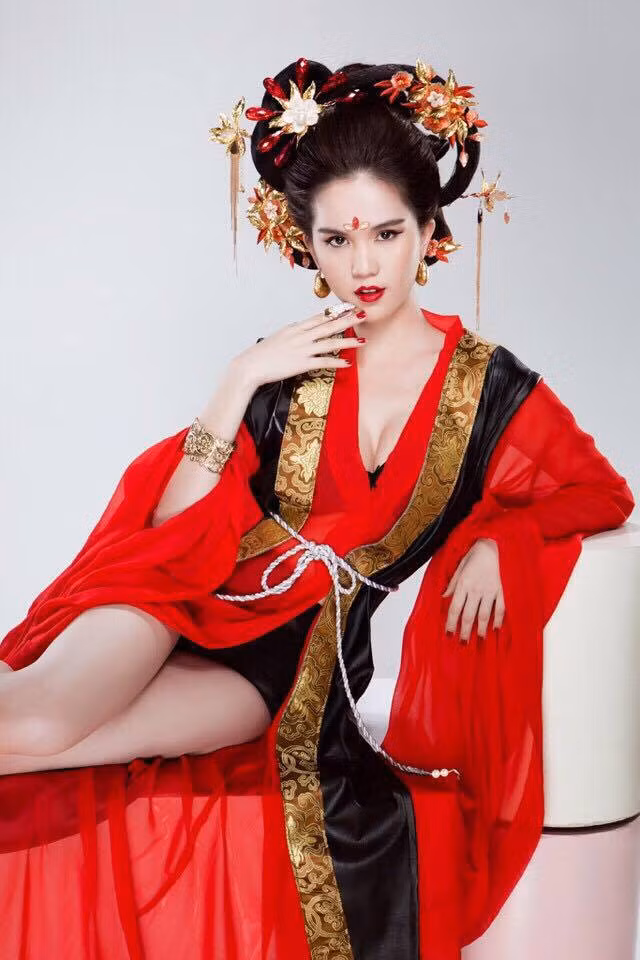 Ngọc Trinh bị 