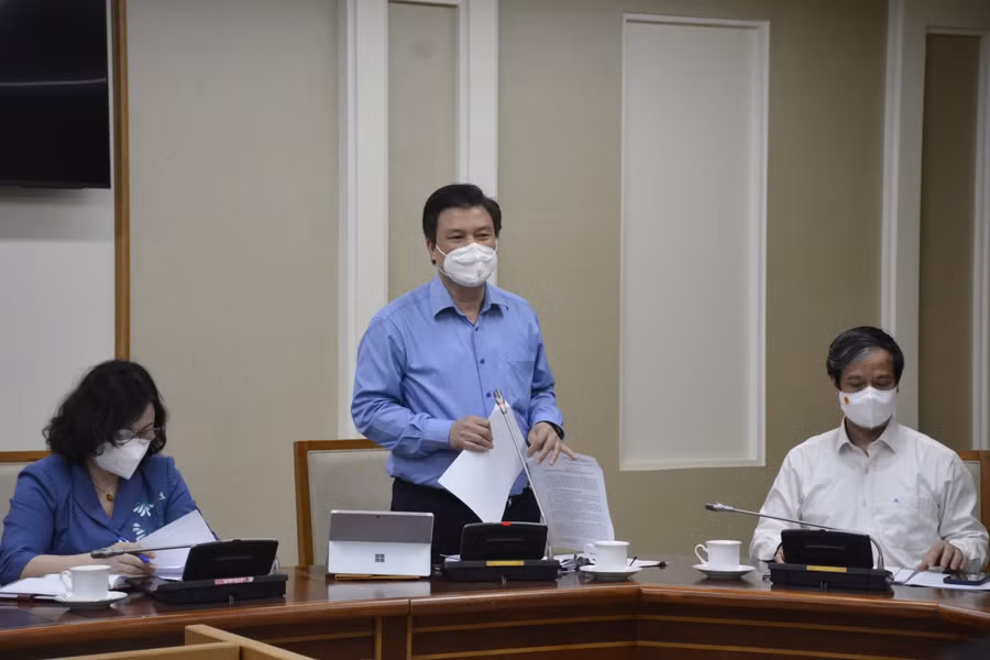 Thứ trưởng Bộ GD&amp;ĐT Nguyễn Hữu Độ phát biểu tại buổi làm việc.