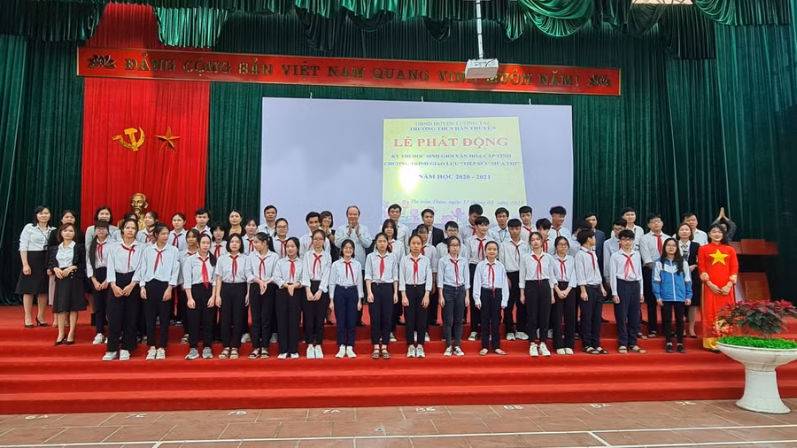 Các em học sinh tại : Lễ phát động kỳ thi học sinh giỏi văn hóa cấp tỉnh