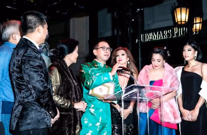 Đạo diễn Huỳnh Tuấn Anh vinh dự nhận giải Đạo diễn xuất sắc nhất tại Liên hoan phim Thế giới Châu Á 2021 (Ảnh: ĐPCC).
