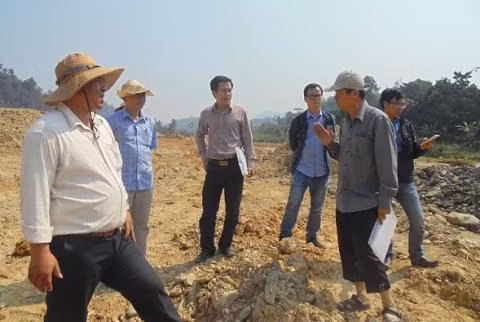 Bi thu Huyen dao ham xuyen nui: Dao lay vang la sai