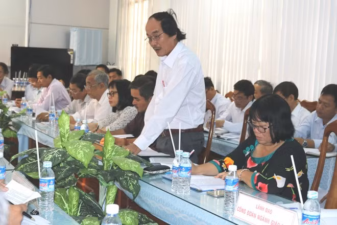 Các đại biểu thảo luận tại hội nghị Các đại biểu thảo luận tại hội nghị