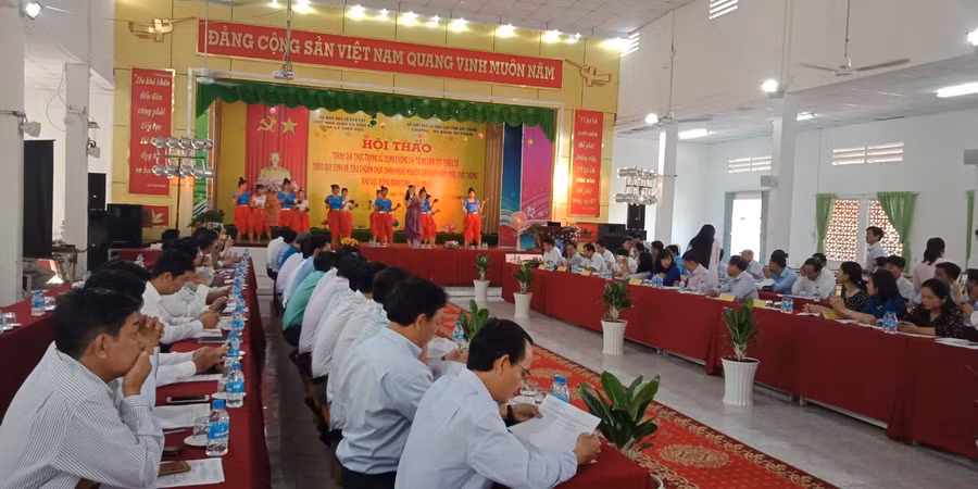 Hội thảo “Đánh giá thực trạng sử dụng chứng chỉ tiếng dân tộc thiểu số theo quy định về tiêu chuẩn chức danh nghề nghiệp giáo viên mầm non, phổ thông khu vực đồng bằng sông Cửu Long” Hội thảo “Đánh giá thực trạng sử dụng chứng chỉ tiếng dân tộc thiểu số theo quy định về tiêu chuẩn chức danh nghề nghiệp giáo viên mầm non, phổ thông khu vực đồng bằng sông Cửu Long”