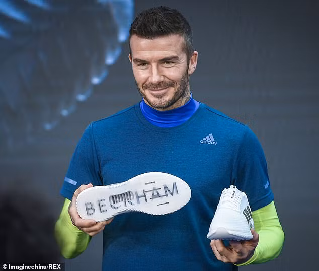 David kết hợp với thương hiệu giày Adidas.