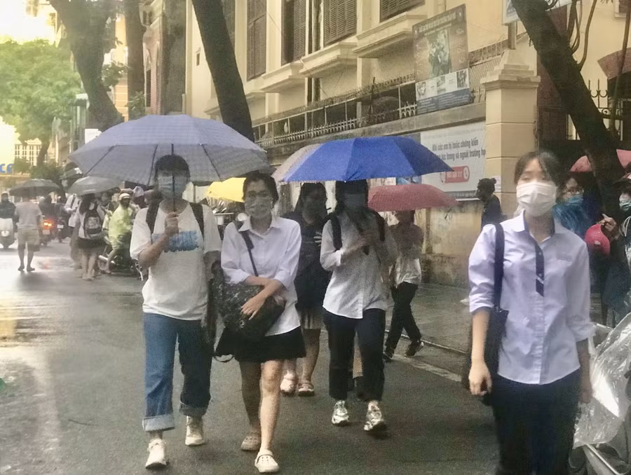 Phần lớn thí sinh cảm thấy "dễ thở" với đề thi tổ hợp các môn năm nay.