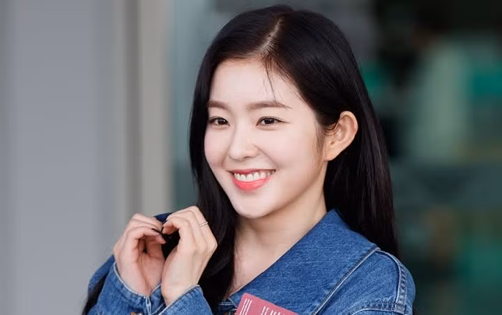 Irene của Red Velvet: Trưởng nhóm Irene của Red Velvet được biết đến với làn da trắng và vẻ đẹp đáng yêu. Cô nàng này sinh ngày 29 tháng 3 năm 1991.