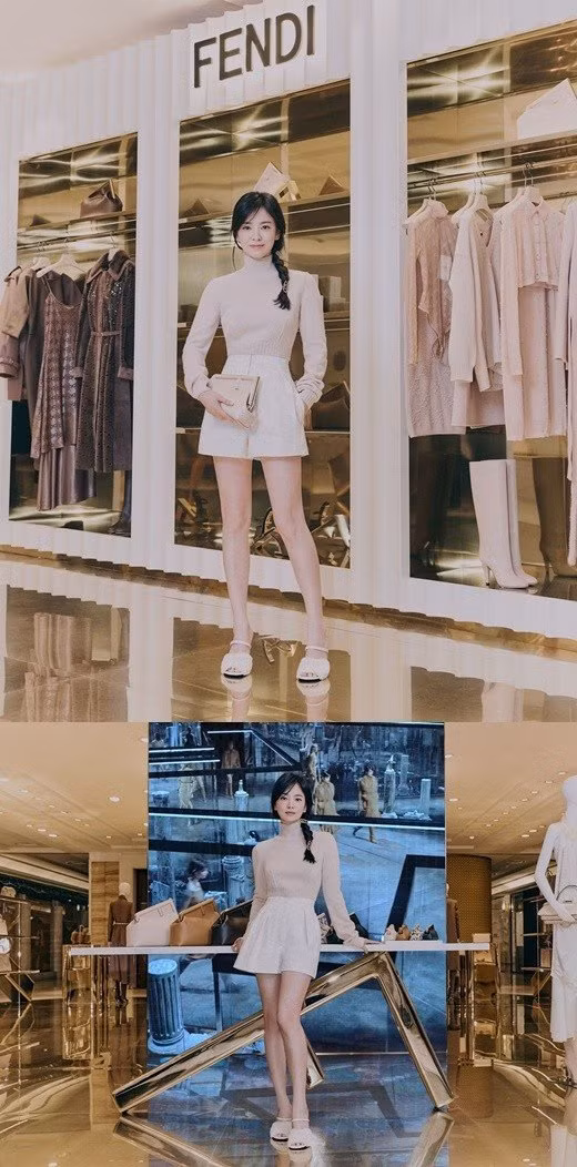 Mới đây, tạp chí thời trang Harper "s Bazaar Hàn Quốc đã công bố những bức ảnh của Song Hye Kyo thông qua trang Instagram chính thức của họ.