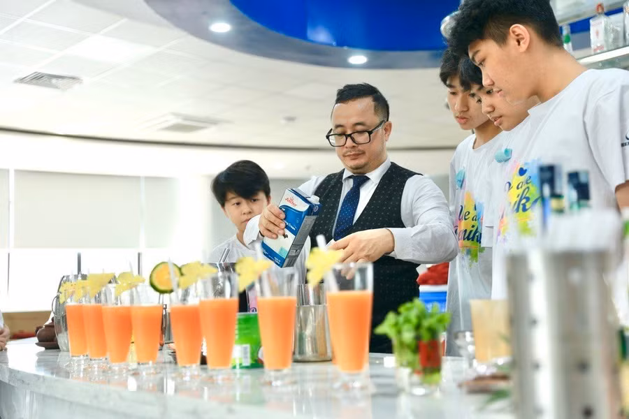 Học sinh tham gia trại hè ẩm thực tại Trường Phổ thông liên cấp Phenikaa (quận Nam Từ Liêm, Hà Nội). Ảnh NTCC