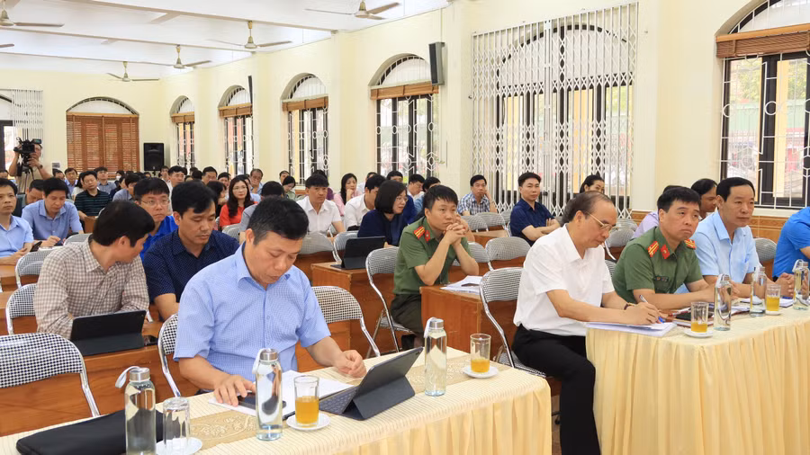 Đại biểu tham dự chương trình tại Trường THPT Thái Phiên.