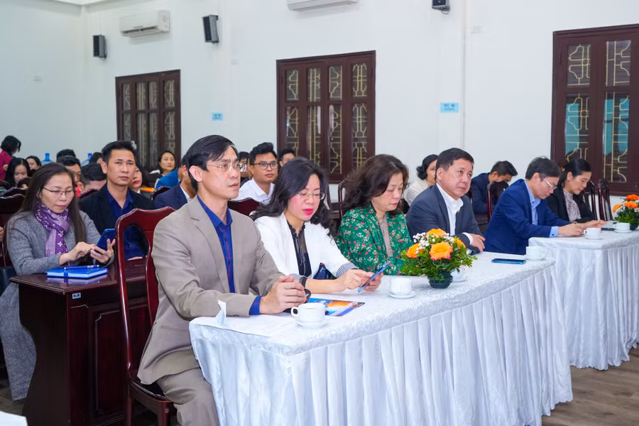 Đại biểu tham dự Lễ phát động Giải báo chí Vì một Hải Phòng phát triển lần thứ VI. Đại biểu tham dự Lễ phát động Giải báo chí Vì một Hải Phòng phát triển lần thứ VI.