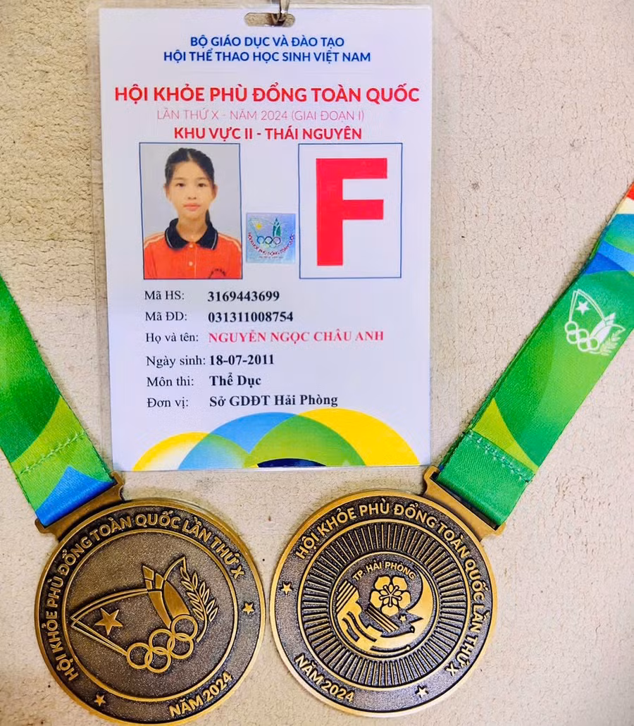 Cô trò Trường THCS Hoàng Diệu, quận Lê Chân, TP Hải Phòng phấn khởi với thành tích tại Hội khỏe Phù Đổng toàn quốc khu vực 2 tại Thái Nguyên.