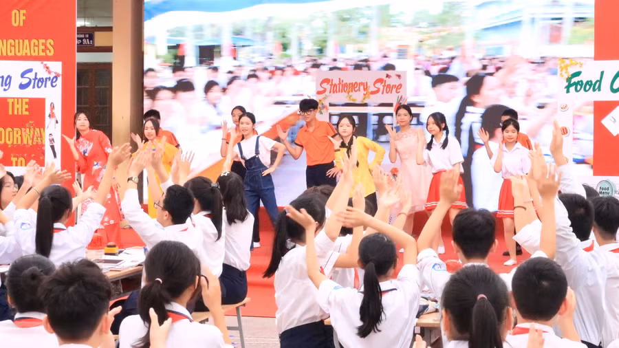 Học sinh hoạt động hào hứng trong chuyên đề.