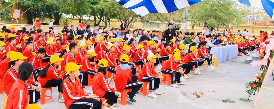 Học sinh được giáo dục ý thức chấp hành các quy định về Luật Giao thông đường bộ Học sinh được giáo dục ý thức chấp hành các quy định về Luật Giao thông đường bộ