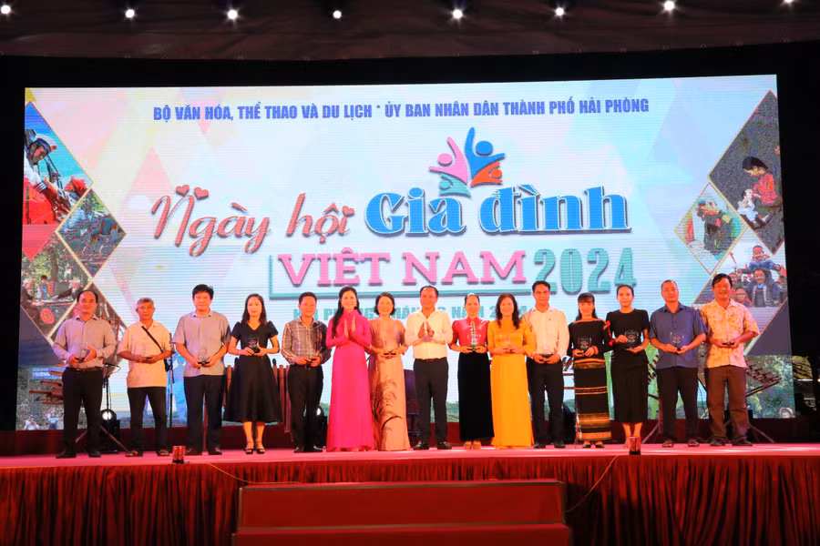 Ngày hội với sự tham dự của đại diện các tỉnh, thành phố trên cả nước.
