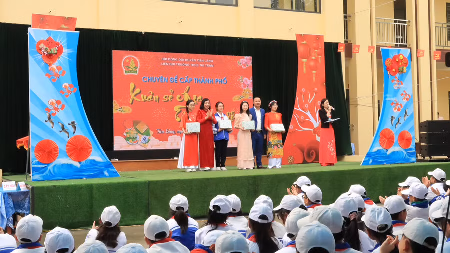 Chương trình “Xuân sẻ chia – Tết yêu thương” tại Trường THCS thị trấn Tiên Lãng.