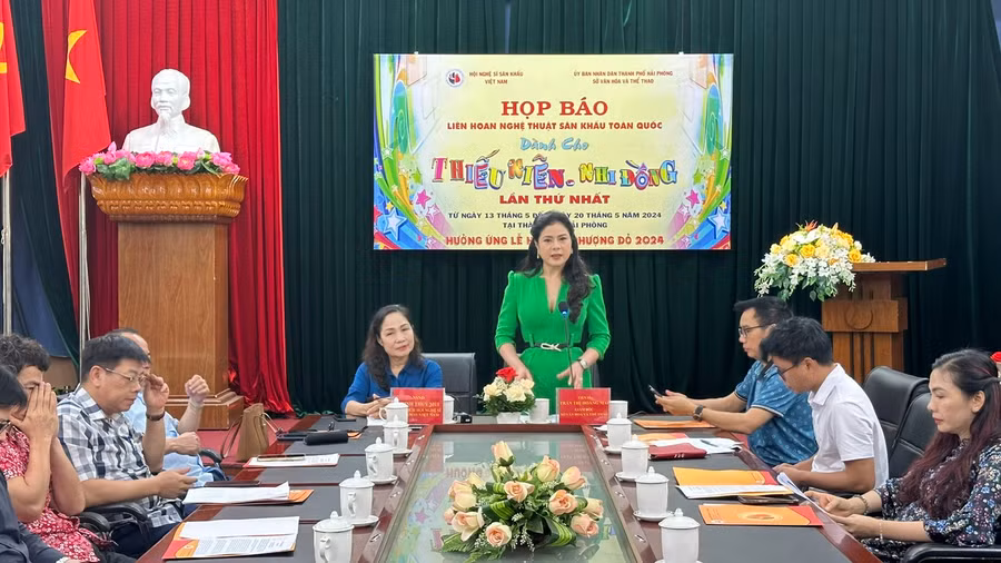 Sáng 6/5, tại Sở VH&TT Hải Phòng diễn ra cuộc họp báo thông tin về Liên hoan Nghệ thuật Sân khấu toàn quốc dành cho thiếu niên, nhi đồng.