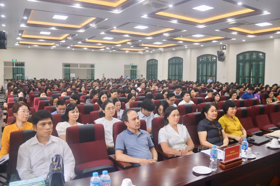 Cán bộ, giáo viên ngành Giáo dục Hải Phòng dự tập huấn.