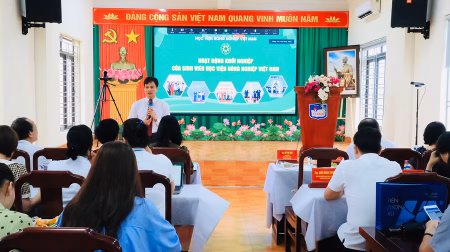 Hội thảo “Hành trình khởi nghiệp từ trung học phổ thông” bằng hình thức trực tiếp tại Trường THPT Lê Chân.