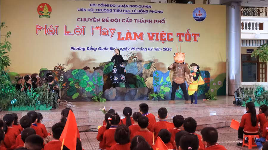 Nhạc kịch “Dế mèn phiêu lưu ký". Nhạc kịch “Dế mèn phiêu lưu ký".