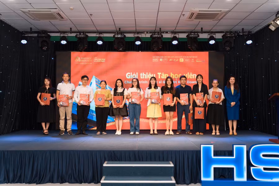 Các học viên chương trình thạc sĩ của HSU tại Lễ khai giảng ngày 26/4.