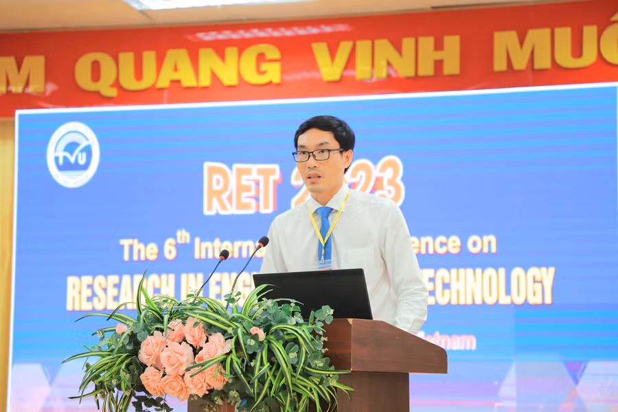 PGS.TS Diệp Thanh Tùng, Phó Hiệu trưởng Trường ĐH Trà Vinh phát biểu tại Hội thảo.