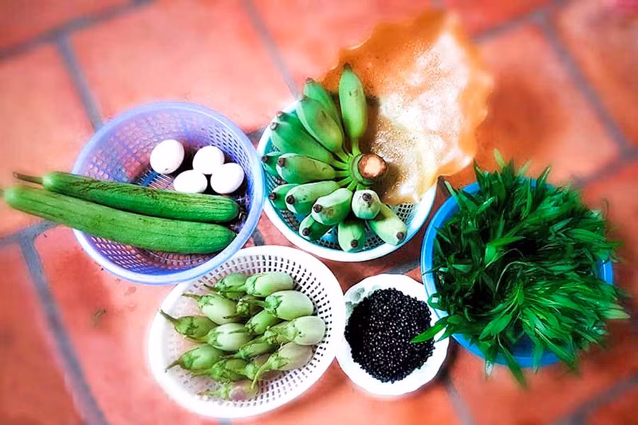 Quà quê theo chân dì lên phố đơn giản chỉ là những sản vật, hoa trái nơi vườn nhà…